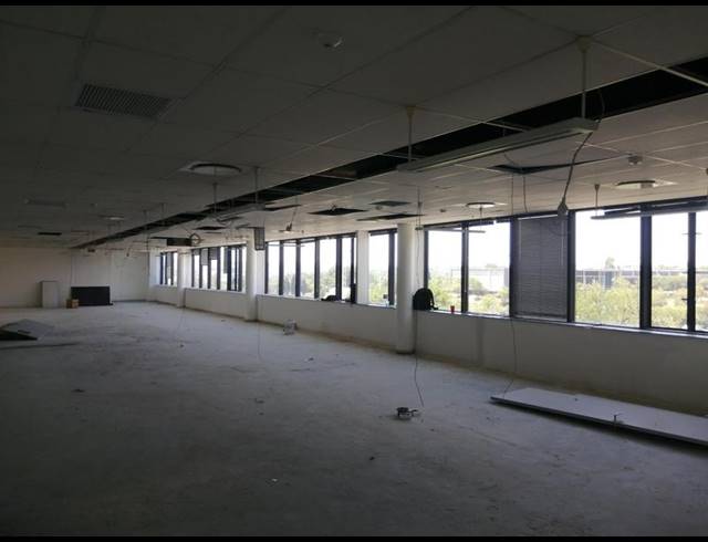 BUSINESS PROPERTY TO RENT IN WOODMEAD